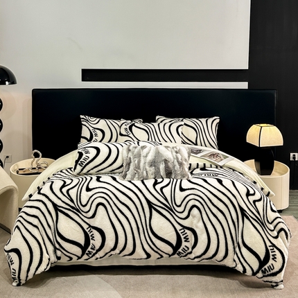 مجموعه ملافه های مخملی شیر چاپ شده ظرافت مخمل